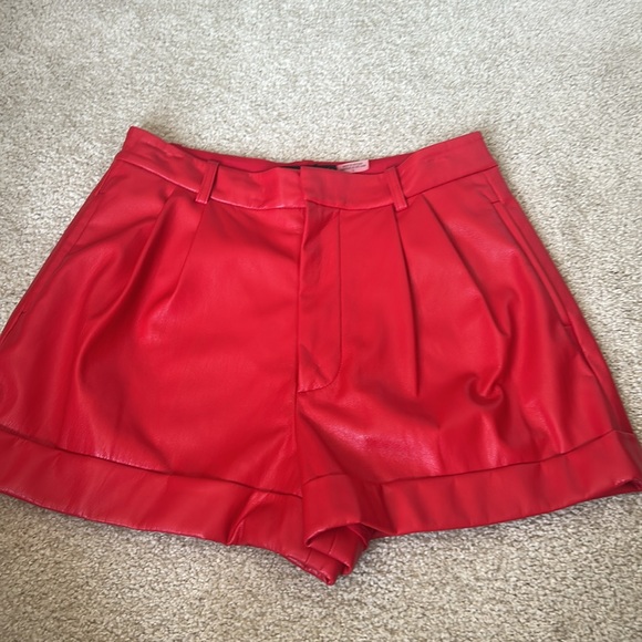 New Alice and Olivia Conry vegan leather shorts - Picture 4 of 16